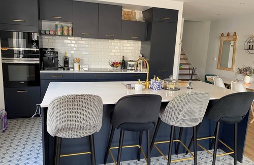 Villenave-d'Ornon Casa | Family home on the outskirts of Bordeaux, close to all amenities (streetcar, bus)