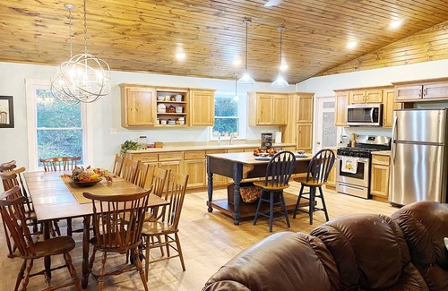 Effingham Casa | Family Home on Lake Sara