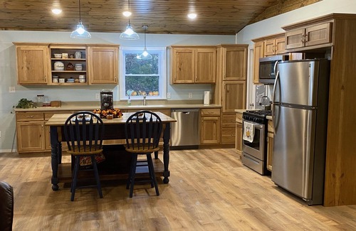 Effingham Casa | Family Home on Lake Sara