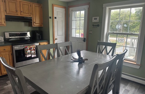 Seal Cove Casa | Family home on private dead end road five minute walk to Acadia National Park