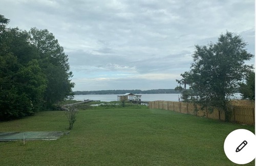 Madison Casa | Family home on the lake.