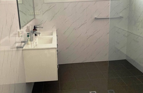 Orange Casa | Family Home Only 4 Blocks to the CBD