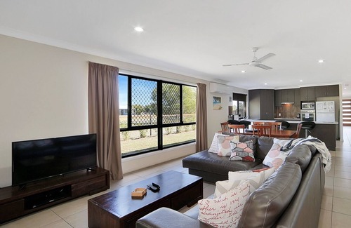 Woodgate Casa | Family home overlooking park land