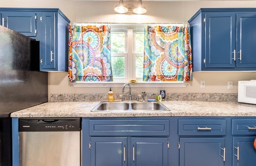 Red Bank Casa | Family Home + Playroom + Garage 10min to Downtown