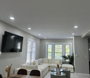 East Shore Casa | Family Home Pool HotTub Near Lighthouse Point Park