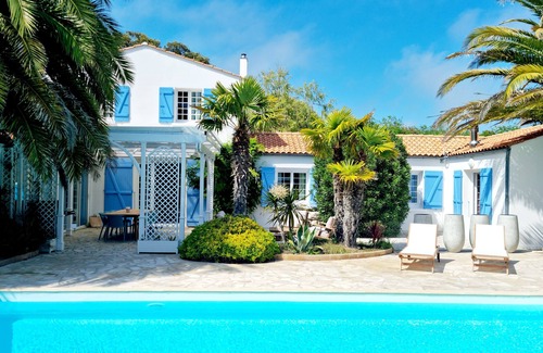 Dolus-d'Oleron Casa | Family home sleeps 10, Swimming pool, Jacuzzi, Petanque, Gym.