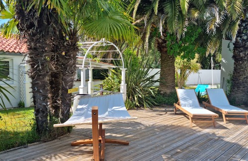 Dolus-d'Oleron Casa | Family home sleeps 10, Swimming pool, Jacuzzi, Petanque, Gym.