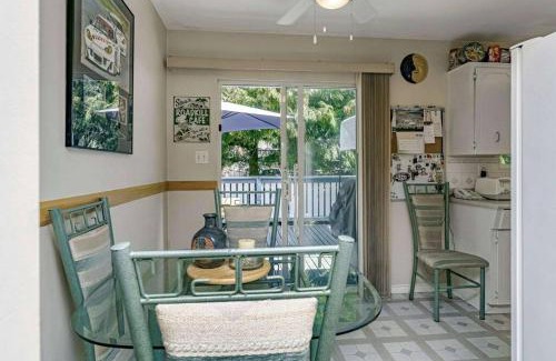 Cloverdale Casa | Family Home Stay in Great Location- Walk to Plazas, Restaurants, Transit C2