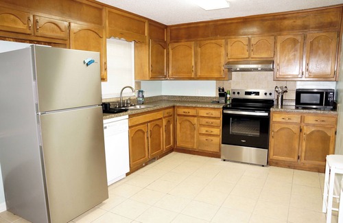 Madison Casa | Family home w King-Qu-2Twins - 3 bedrms, convenience, clean comfort & amenities.