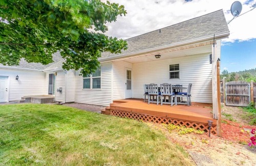 Post Falls Apartamento | Family Home w/ Pool Table + Fall Weekly Discounts