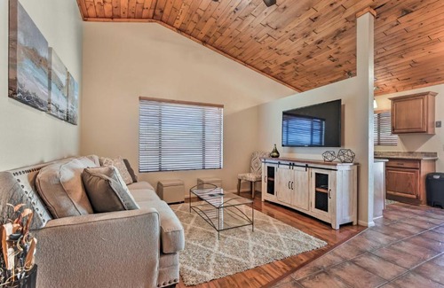 Coyote Corridor Casa | Family Home - Walk to Golf Course and Park