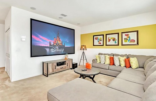 Kissimmee Casa | Family Home with Cinema Pool and BBQ Near Disney