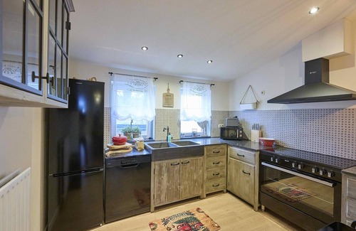 Heijenrath Casa | Family home with private garden and hot tub
