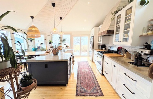 West Dublin Casa | Family home with Wood Fire Sauna near the coast. Hypoallergenic pet friendly.