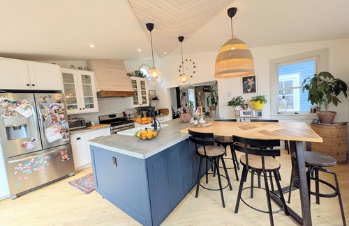 West Dublin Casa | Family home with Wood Fire Sauna near the coast. Hypoallergenic pet friendly.