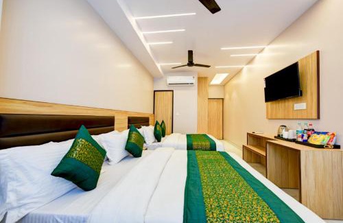 Paharganj Hotel | Family Hotel Express 66 New Delhi Railway Station Main Road