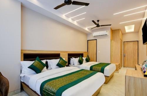 Paharganj Hotel | Family Hotel Express 66 New Delhi Railway Station Main Road