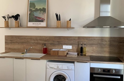 Bourges Casa | Family house, 13 beds, 3 bathrooms, 3 toilets, terrace, garden, free parking