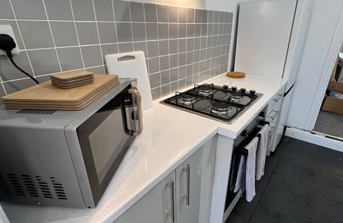 Barry Casa | Family House in Barry, Dog Friendly with Garden