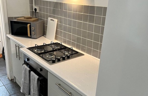 Barry Casa | Family House in Barry, Dog Friendly with Garden