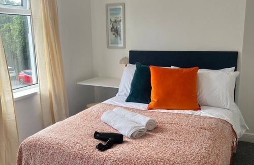 Barry Casa | Family House in Barry, Dog Friendly with Garden
