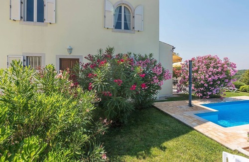 Cervar Cabaña | Casa de vacaciones rodeado de olivos en las proximidades de la playa