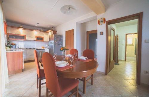 Kastel Stari Apartamento | Family House Nino