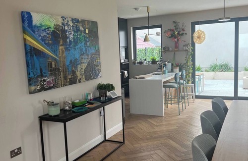 Greystones Casa | Family House Overlooking Popular Cove Beach