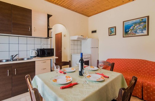 Perivolion Apartamento | Family house,! Super close to the beach! Where sea and nature combines!!