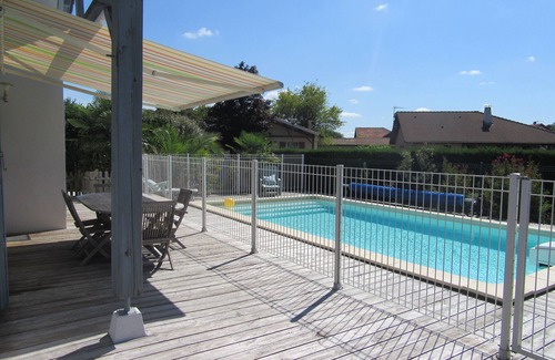 Bias Casa | casa de la familia con 4 dormitorios, piscina privada en un jardín vallado