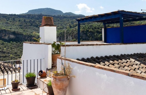 Albunuelas Cabaña | Casa familiar con 5 dormitorios, piscina y terraza con vistas.
