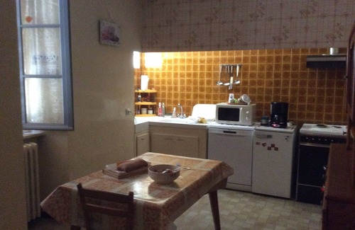 Pezens Casa | Casa familiar con cuatro habitaciones en el corazón de un pequeño pueblo en Audois 8 km citado