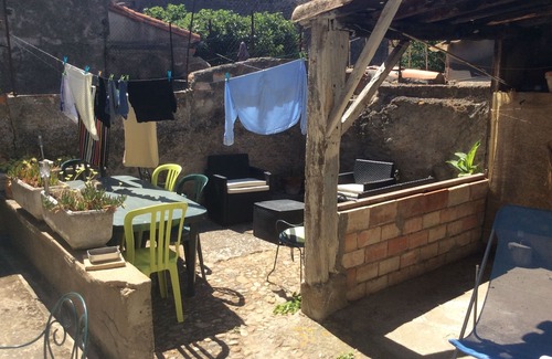 Pezens Casa | Casa familiar con cuatro habitaciones en el corazón de un pequeño pueblo en Audois 8 km citado