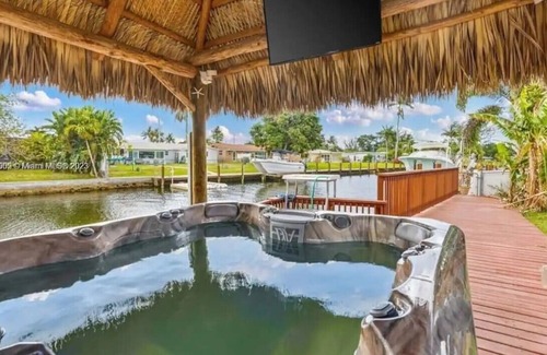 Melaleuca Gardens Casa | Family House with only 10 min from the beach.