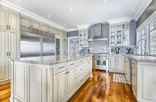 Alcona Casa | Family Lakeside Oasis