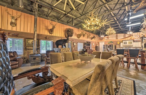 Dover Cabina | Family Leatherwood Resort Cabin w/ Fire Pit!