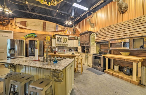Dover Cabina | Family Leatherwood Resort Cabin w/ Fire Pit!
