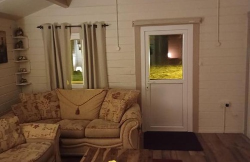 Letterkenny Casa | Family Log Cabin