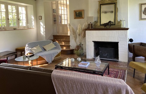Chateau-Renard Casa | Family manor 1h30 from Paris, wooded garden, fireplace, pool table