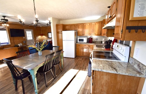 Cosby Cabina | Family Memory Maker: Great Mountain View/Hot tub/Games/Firepit/Private Vineyard