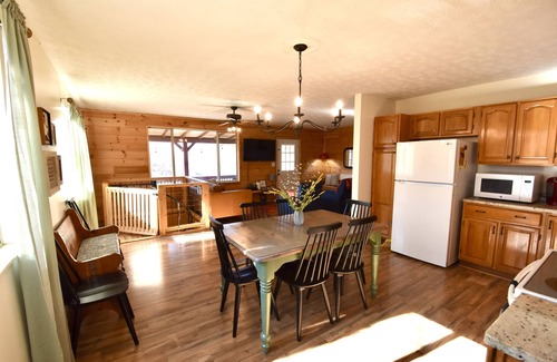 Cosby Cabina | Family Memory Maker: Great Mountain View/Hot tub/Games/Firepit/Private Vineyard