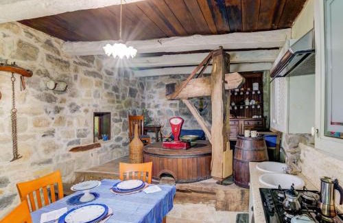 Roccafluvione Casa | Family Mill Stay with BBQ