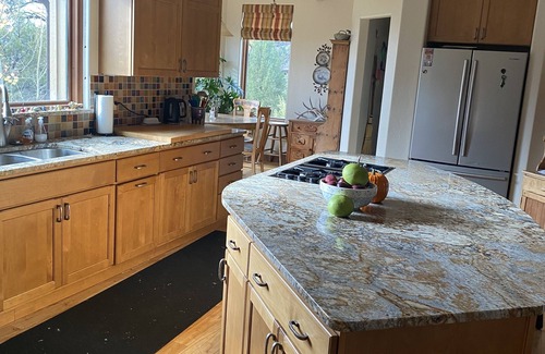 Elk Springs Casa | Family mountain home on 3 acres. 3,700 SF.