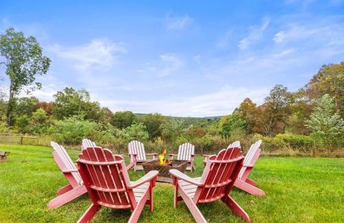 Baker Apartamento | Family Mountain Escape w Private Suite Modern Comforts