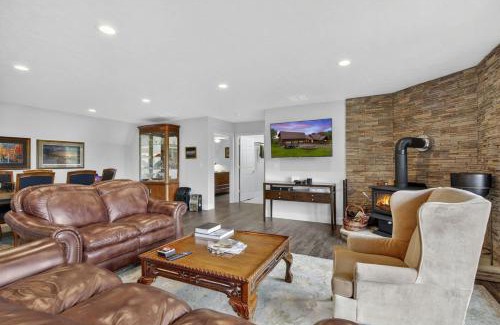Baker Apartamento | Family Mountain Escape w Private Suite Modern Comforts
