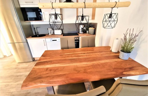 Oettingen in Bayern Apartamento | Alquiler-Moderno-Baño para personas con movilidad reducida-Terraza-großes Glück