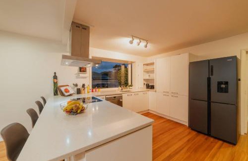 Avonhead Casa | Family Oasis - Deck Garden & Space