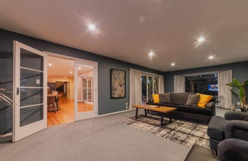 Avonhead Casa | Family Oasis - Deck Garden & Space