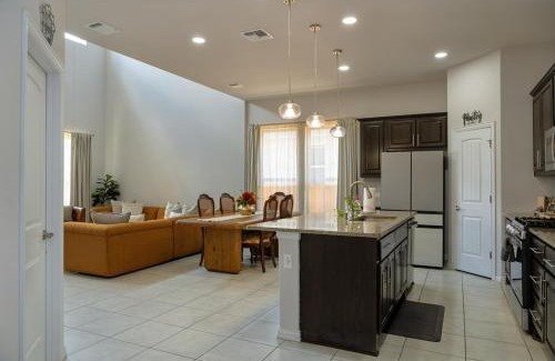 Manchaca Casa | Family Oasis - King Suize Suites - Near F1 and Wifi