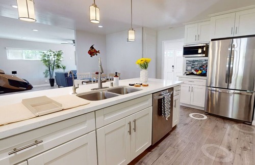 Orange Casa | Family Oasis: Modern & Cozy Pet-Friendly Home. Close to Disney
